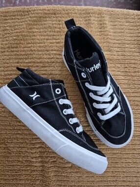 Hurley Boys Size 4 Black Canvas Skate Sneakers White Sole Streetwear Shoes